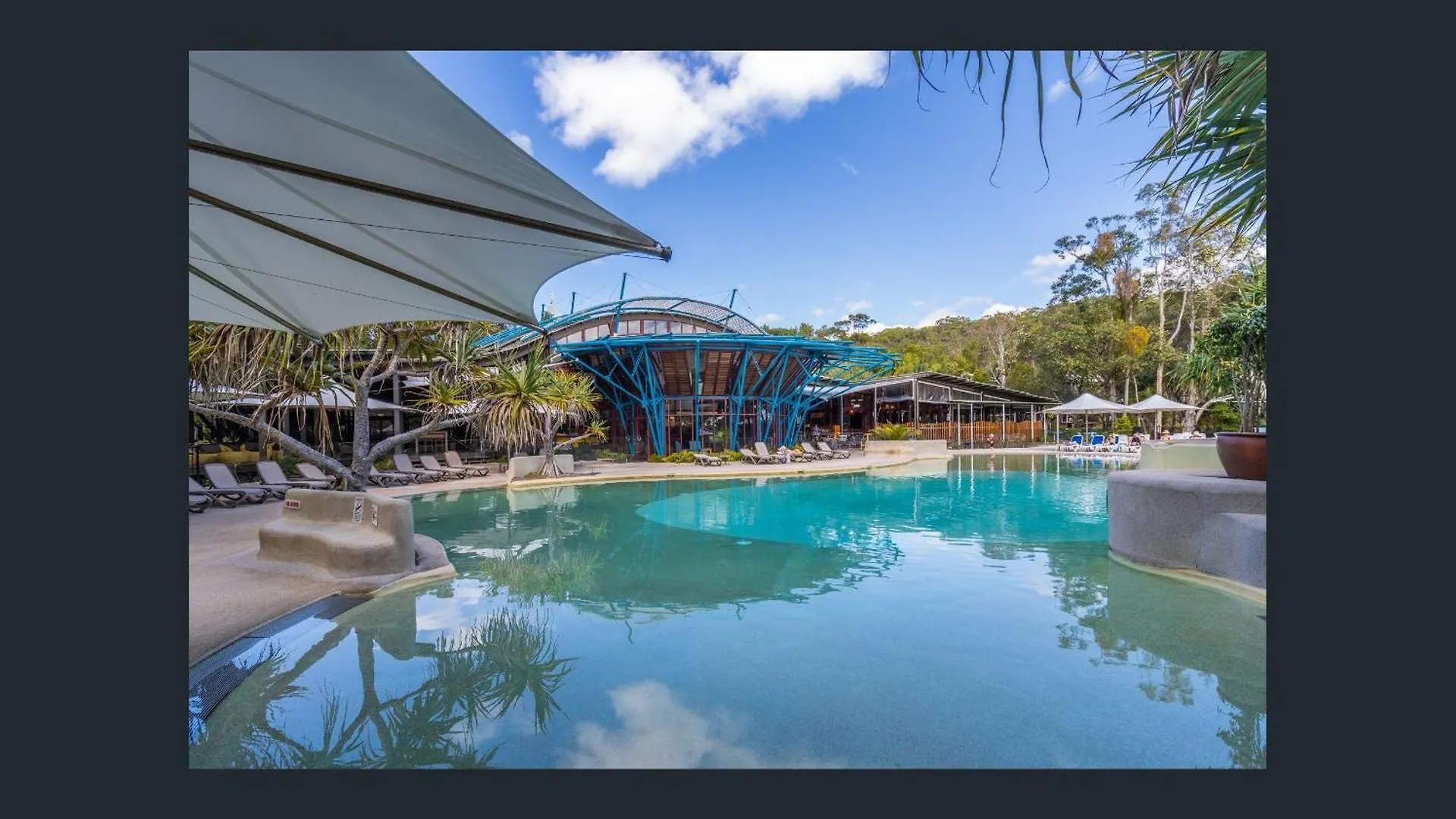 Bushys Hilltop Fraser Island 0*,  Australia
