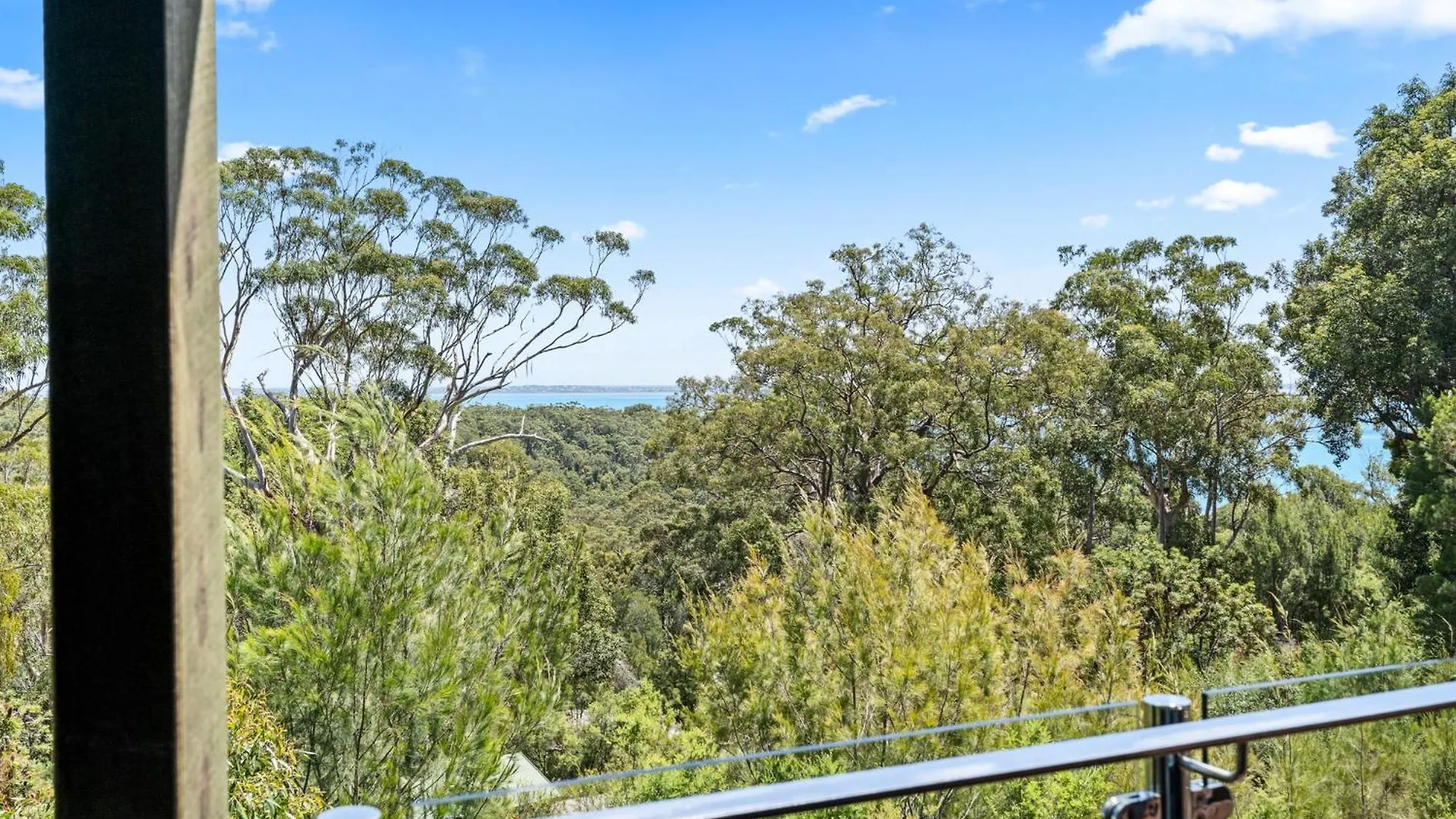 Bushys Hilltop Fraser Island 0*,  Australia